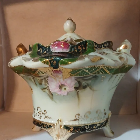 Vintage Elegant Floral Ceramic Art Piece - Picture 3 of 9